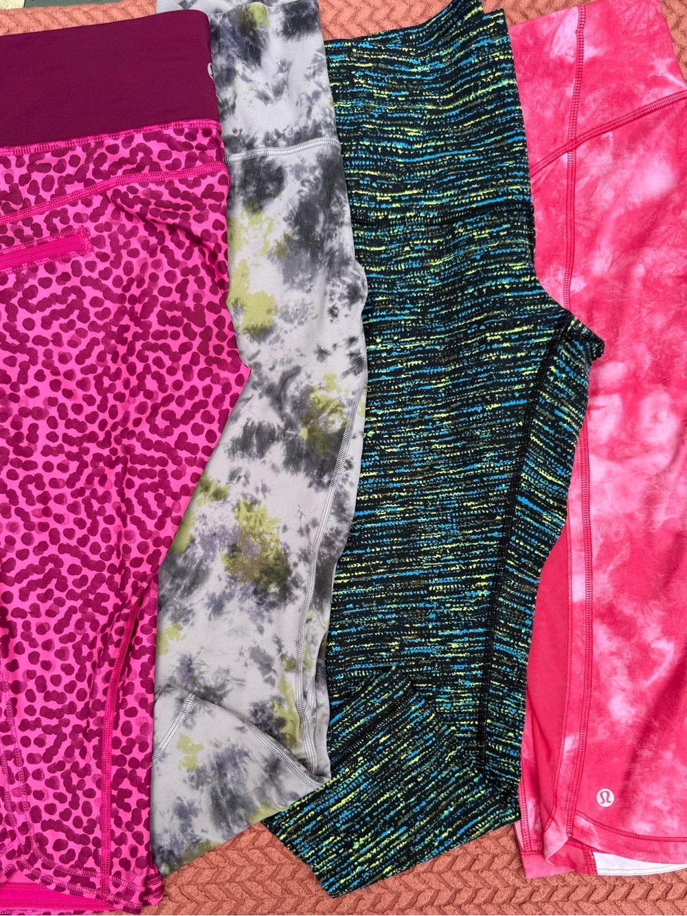 Women’s Lululemon lot 4 yoga pants/leggings. I’ll are in mint condition.